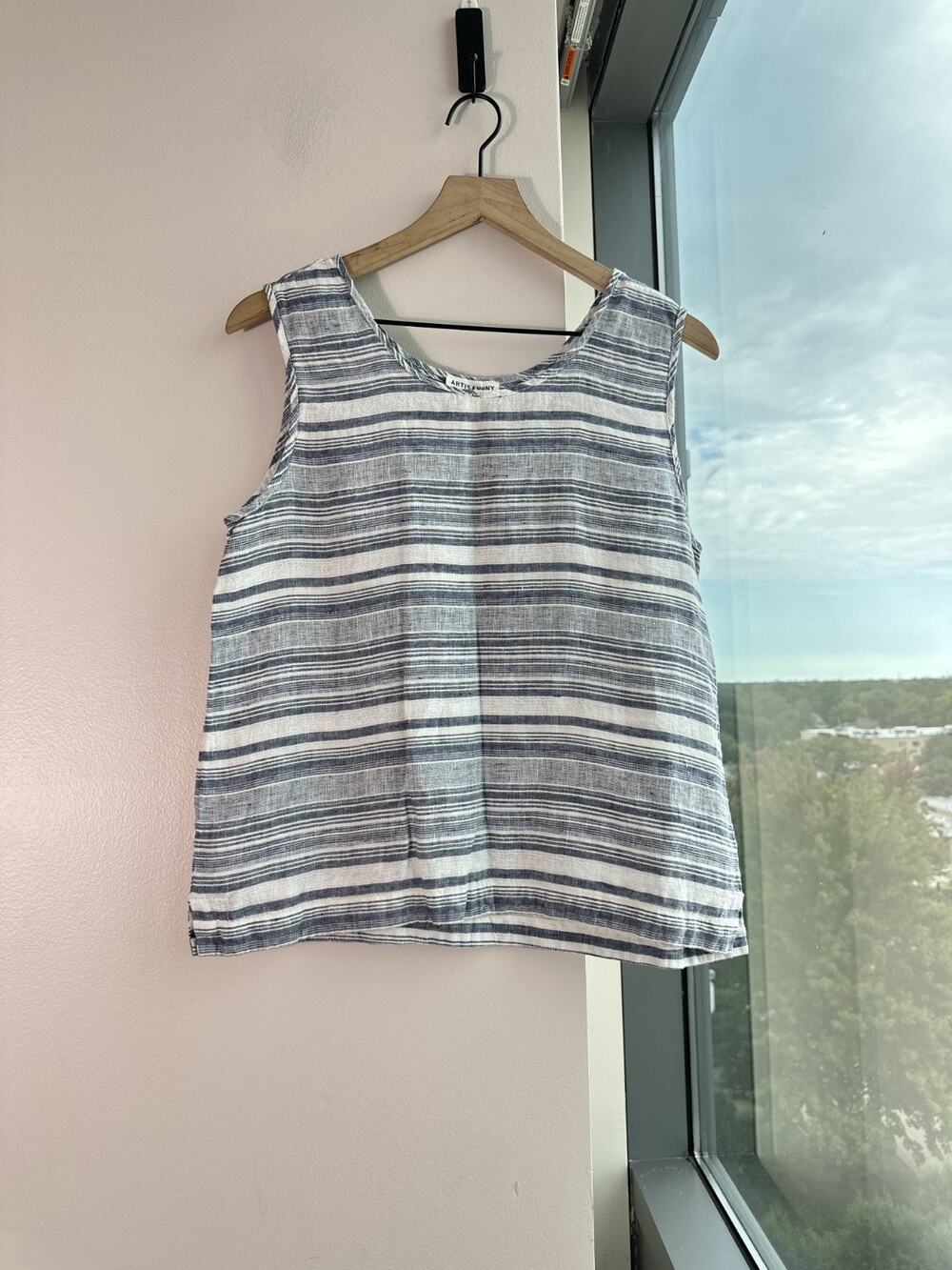 Artisan NY Women's 100% Linen Sleeveless Blue & White Stripes Summer Top Sz M